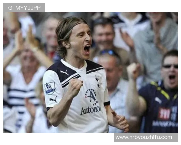 莫德里奇赛场爆发小插曲，裁判如何处理？