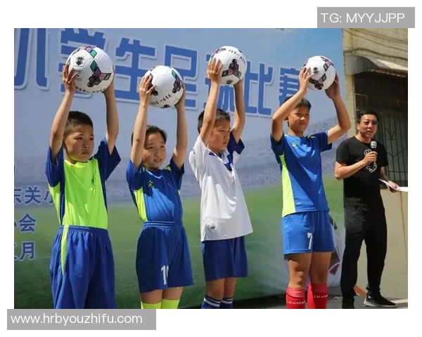 中国小学生足球赛决赛场面堪比职业赛 中国小学生足球赛决赛场面堪比职业赛