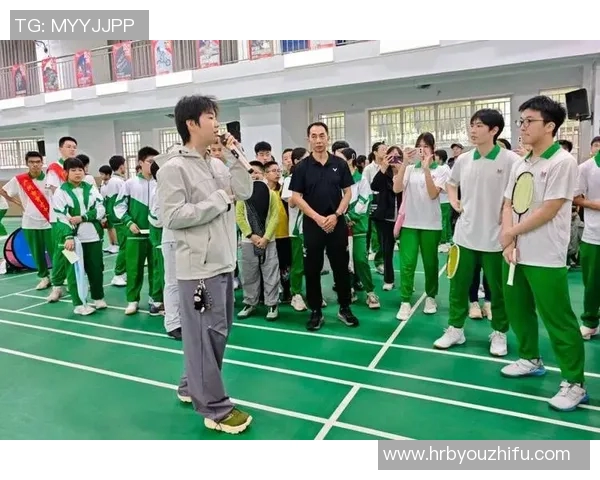 羽毛球世界冠军亲自授课 点燃校园体育节热情与活力